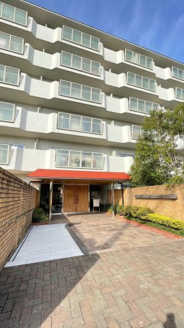 豊中メゾン桃山台１号棟のエントランス