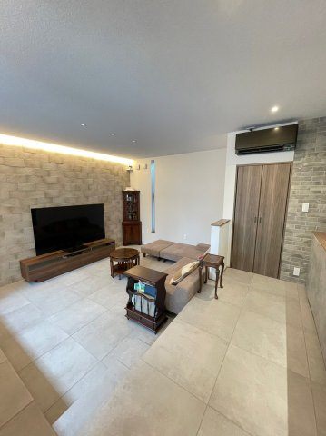 昆陽泉町3丁目の居間・リビング