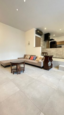 昆陽泉町3丁目の居間・リビング