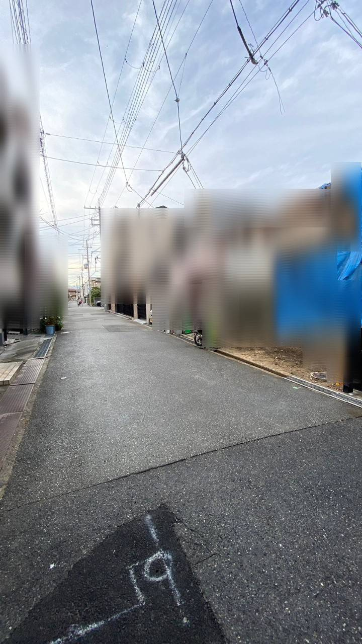小松南町1丁目の前面道路含む現地写真