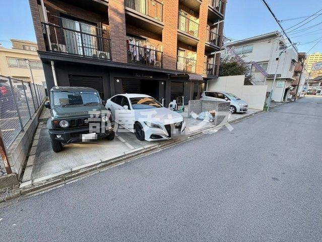 AXIA亀島の駐車場