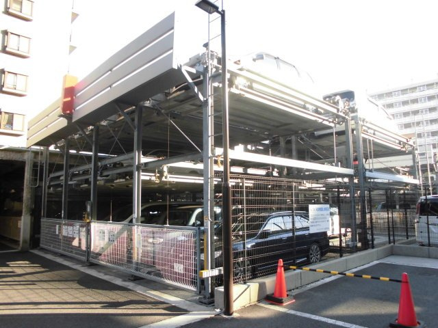 ライオンズタワー大島の駐車場