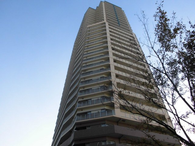 ライオンズタワー大島の外観
