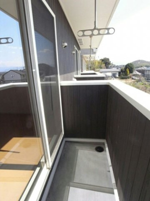 【バルコニー】 | サン・コテージュＢ | バルコニー付きです