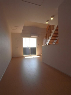 【居間・リビング】 | サン・コテージュＢ | おしゃれな居間です