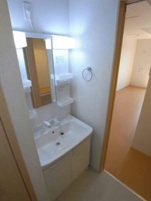 【洗面所】 | サン・コテージュＢ | 明るい洗面所です