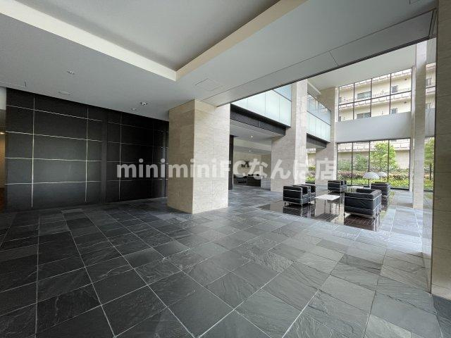 ルネッサなんばタワーのエントランス