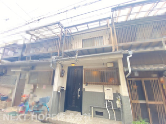 【外観】 | 築年月は不詳です。平成７年に柱を数本残して全改修工事歴有り♪室内は令和６年６月アンティークリフォーム済み！素敵な室内をぜひ現地でご確認ください(^^)お気軽にネクストホープ不動産販売までお問い合わせを