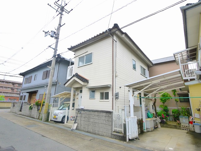 田原本町十六面貸家の外観