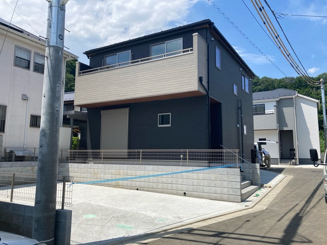 あきる野伊奈第4期　新築分譲住宅　2号棟／全7棟の前面道路含む現地写真