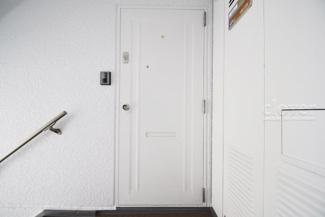 【その他共用部分】 | 皆様をお迎えする、お部屋の玄関ドア。開けやすさや開放角度、ドアノブの操作しやすさや鍵の形状などを、現地で一度ご確認ください。～即日のご見学可能～　お問合せはお気軽にどうぞ。
