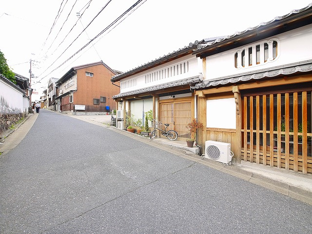 鳴川町古民家物件の駐車場
