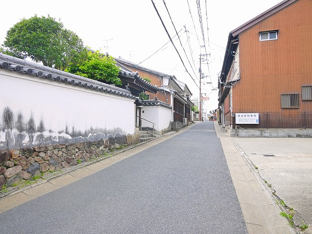 鳴川町古民家物件の駐車場