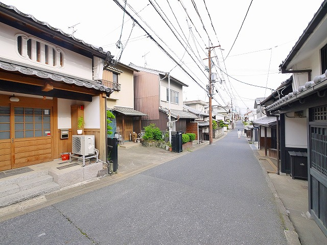 鳴川町古民家物件の駐車場
