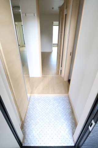 大阪市城東区鴫野東２丁目のアパートの玄関