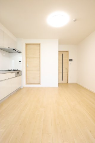 大阪市城東区鴫野東２丁目のアパートの居間・リビング