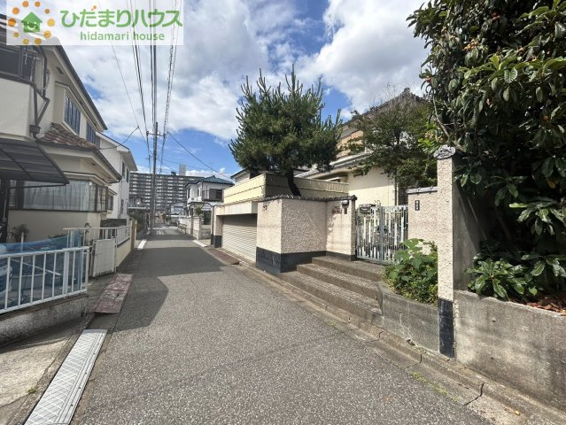 鴻巣市松原1丁目　中古一戸建ての前面道路含む現地写真
