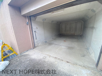 【駐車場】 | 電動シャッター付きの掘り込み車庫です♪大切な自動車を雨・風から守ってくれます！防犯面も安心ですね(^^)