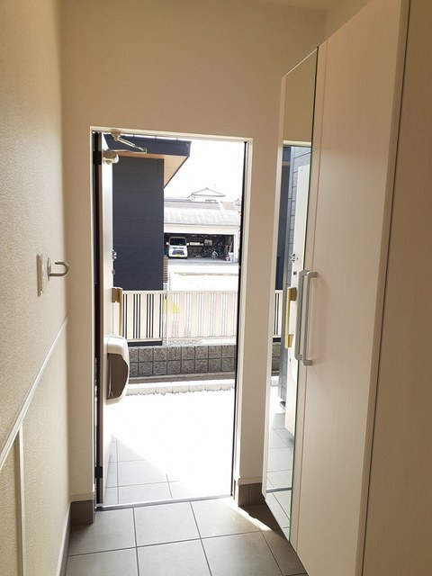 アンドゥトロワの玄関