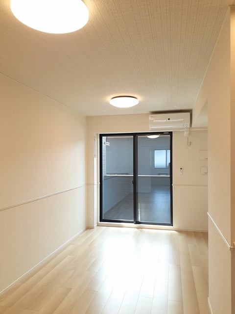 アンドゥトロワの居間・リビング