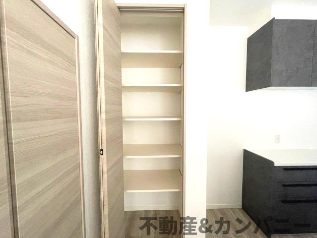 ディアタウン越智2丁目No.1　新築未入居戸建1号棟の収納|パントリー収納完備*+。・
