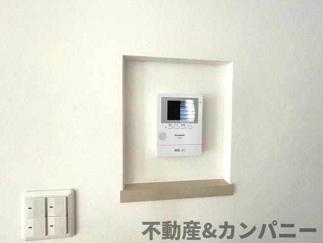 ディアタウン越智2丁目No.1　新築未入居戸建1号棟の防犯設備|モニター付きインターフォン：防犯面で優れています。