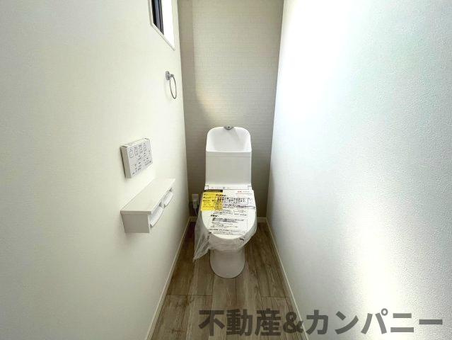 ディアタウン越智2丁目No.1　新築未入居戸建1号棟のトイレ|ゆったりとした空間のトイレです