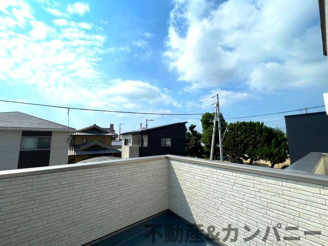 ディアタウン越智2丁目No.1　新築未入居戸建1号棟のバルコニー|バルコニーがあります