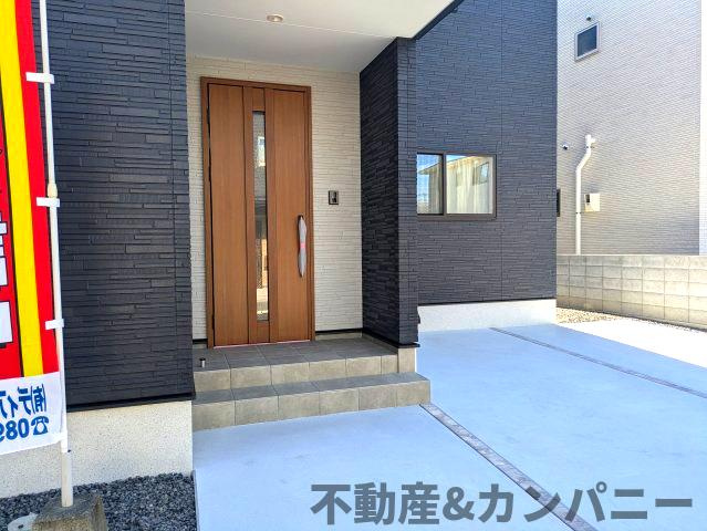 ディアタウン越智2丁目No.1　新築未入居戸建1号棟の外観|玄関ドア：タッチレスキー仕様。スマートな設備は気分があがりますね