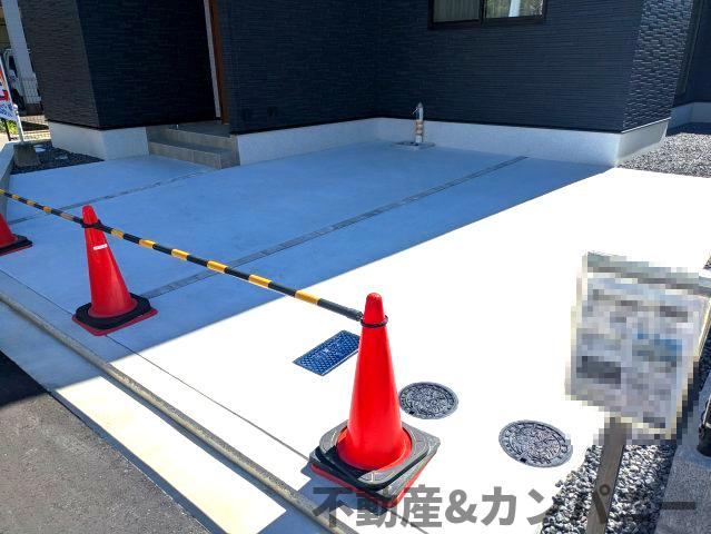 ディアタウン越智2丁目No.1　新築未入居戸建1号棟の駐車場|庭：砂利の部分は防草シートもしいておりますので、お手入れ楽チン