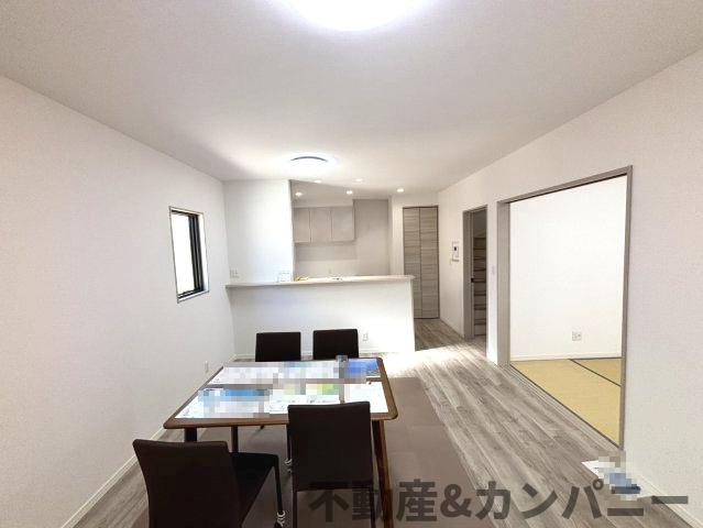 ディアタウン北斎院の居間・リビング|ゆったりとした居間です