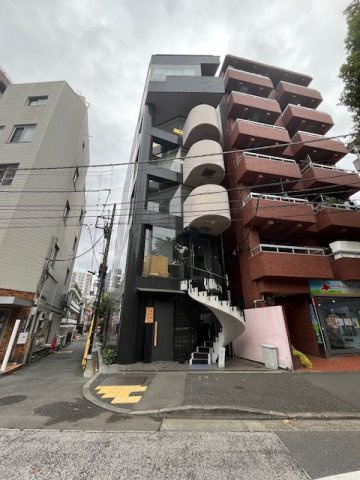 西麻布来山ビルの外観