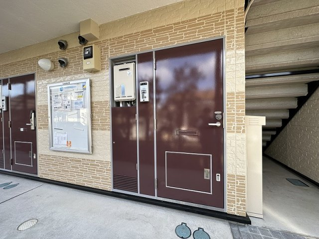 レオパレスアクエリアスの玄関