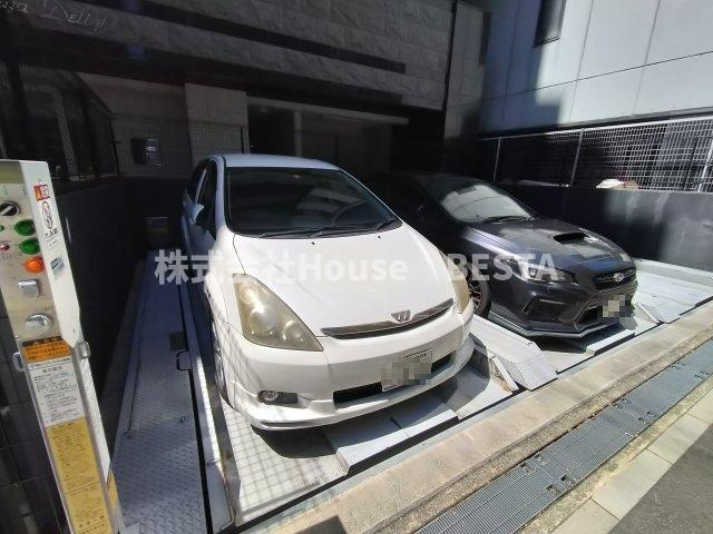 プレサンス三宮ディライトの駐車場