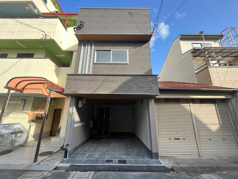 朝日町　中古一戸建ての外観|新しい生活にいかがでしょうか？外観はお住まいの顔になります。こだわりたいポイントですね。外壁塗装や屋根塗装のご相談も承っております。
■現地内覧・資金計画相談・住宅ローン相談もお問合せ受付中■