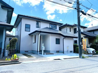 【外観】 | ■北側にも1階2階含め小窓が確認できることから最大限に日光を取り込んでおります
■駐車場２台可能です