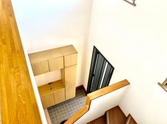 【その他共用部分】 | ■吹き抜けを2階から撮影したワンショット
■コの字型シューズ箱には多くお靴を収納いただけます