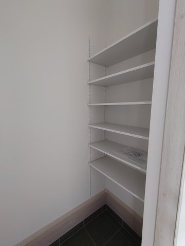 【玄関】 | 山科区御陵久保町　築後未入居モデルハウス
