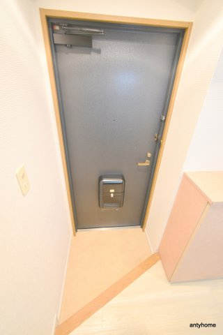 グランドステージ江坂　仲介手数料無料の玄関