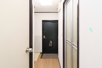 【玄関】 | 西新南レジデンス | 別号室の写真になります。現況優先。