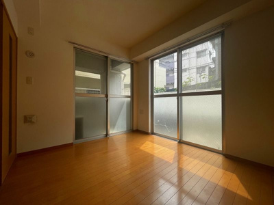 【洋室】 | プリマヴェーラ | 別号室の写真になります。現況優先。