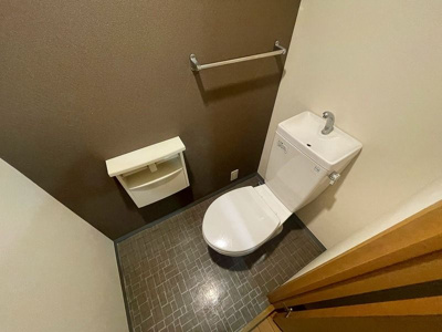 【トイレ】 | プリマヴェーラ | 別号室の写真になります。現況優先。