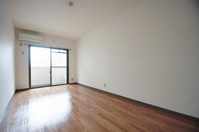 【居間・リビング】 | プラン・ド・ビ藤崎 | 別号室の写真になります。現況優先。