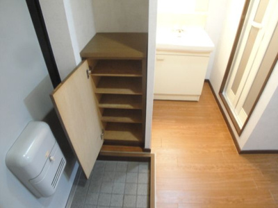 【玄関】 | プレミール鳥飼 | 別号室の写真になります。現況優先。