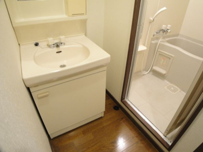 【洗面所】 | プレミール鳥飼 | 別号室の写真になります。現況優先。