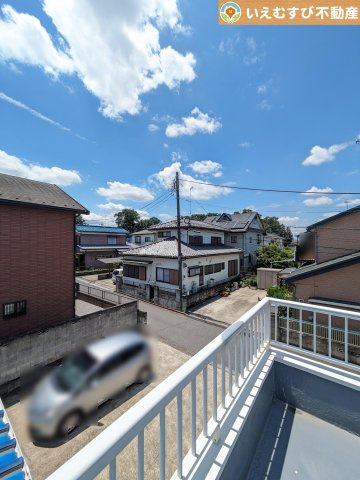 深谷市稲荷町北　中古戸建の展望|高い建物が無く開放感のある展望
バルコニーからの展望も開けていて閑静な住宅地が望めます。日当りも良いですね♪
