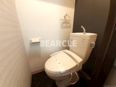 【トイレ】 | K'sクラブハウス | 落ち着いた色調のトイレです