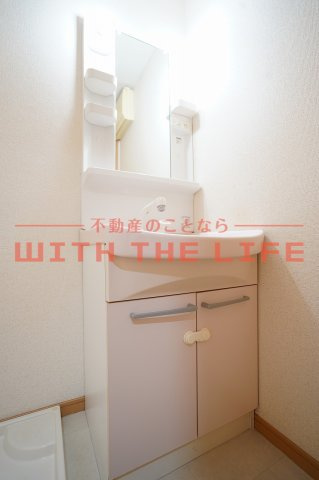 グリーンキャッスル【10,000円キャッシュバック対象物件】の独立洗面台|朝の支度にも助かる、独立の洗髪洗面化粧台