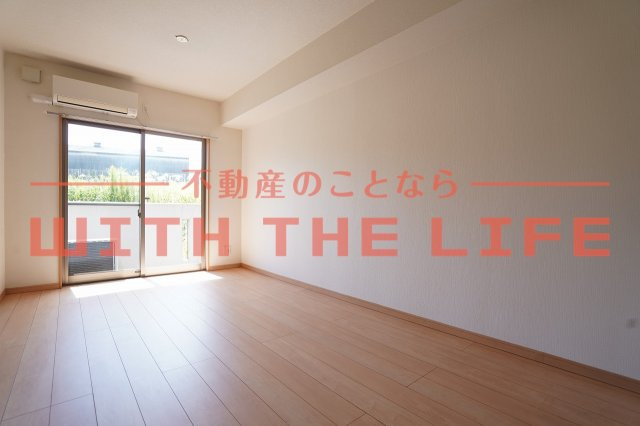 グリーンキャッスル【10,000円キャッシュバック対象物件】の居間・リビング|こちらの居間で趣味の時間をお楽しみください