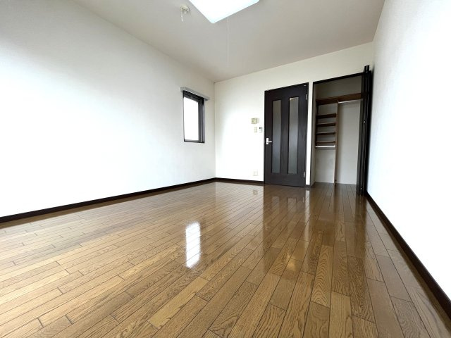 フォレスト新町の居間・リビング